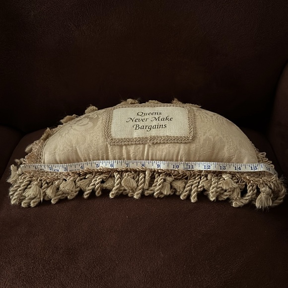 Queens Never Make Bargains (do they?) throw pillow! - Picture 5 of 6